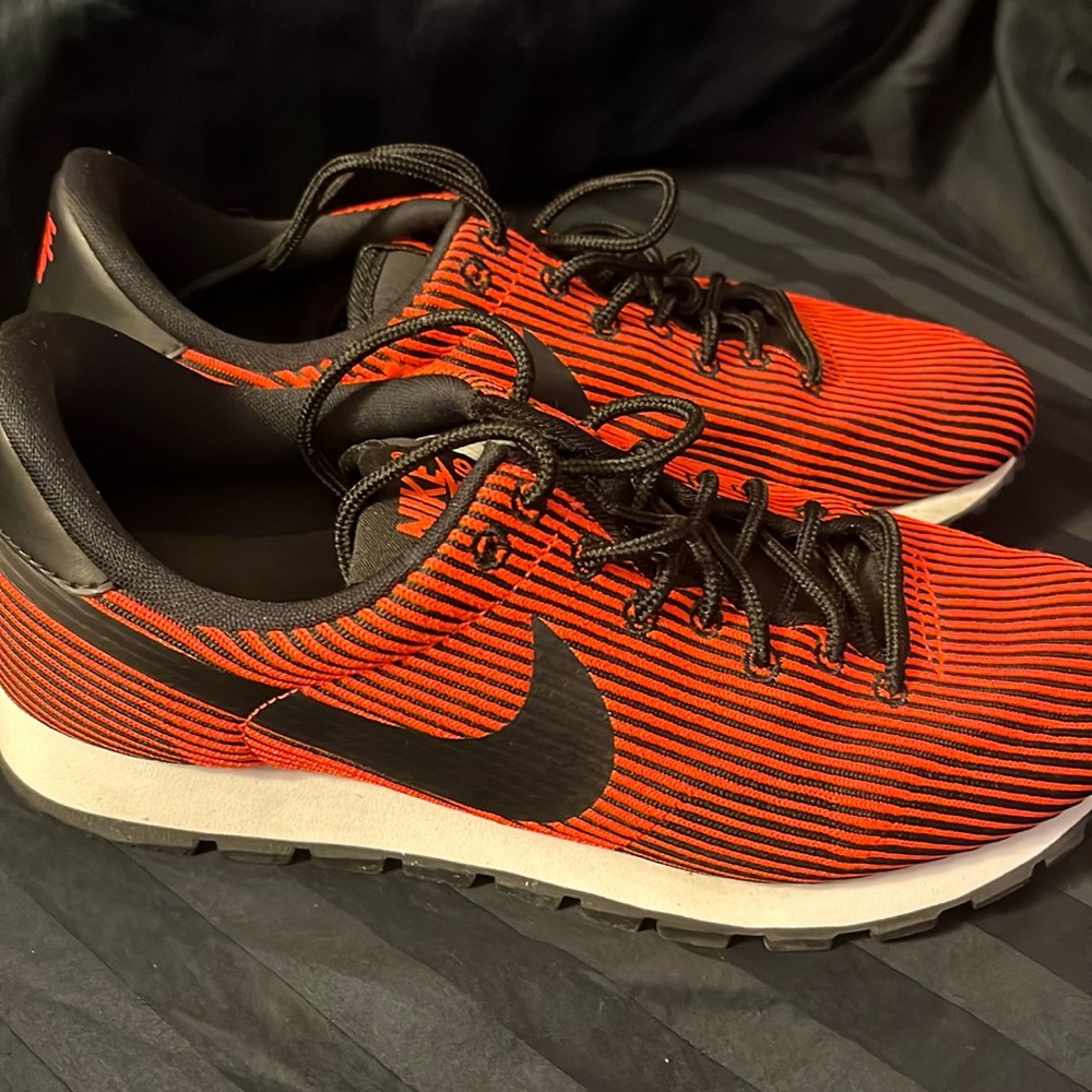 Women’s Size 7 NIKE AIR SHOES PEGASUS 83?